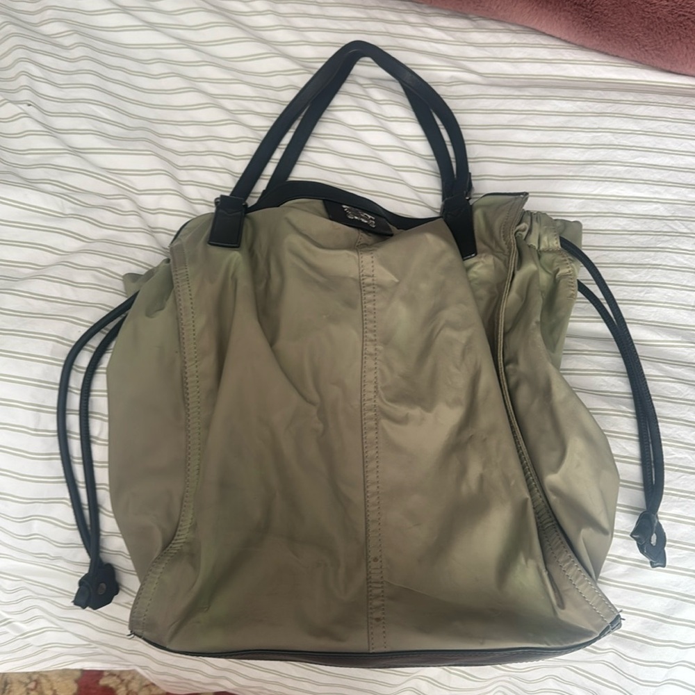Burberry tote